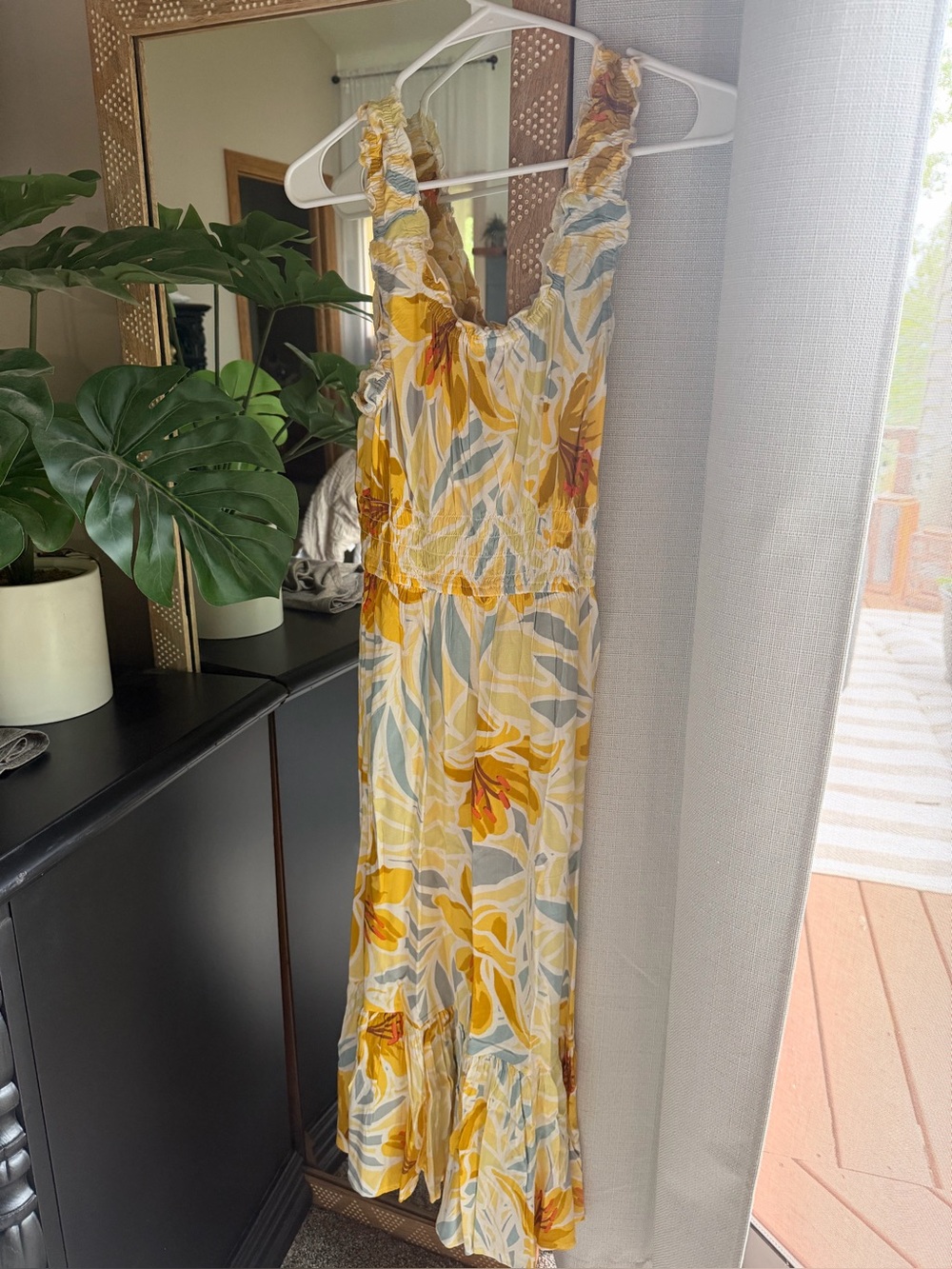 Sleeveless Yellow Floral summer dress Women’s size medium - Picture 3 of 4